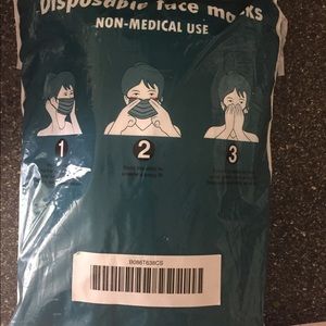 Face mask, free with a purchase